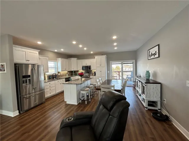 $550,000 | 305 Southwest 11th Road, Warrensburg, MO 64093