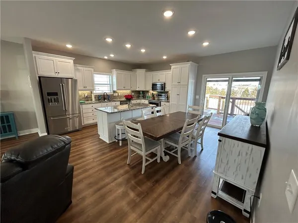 $539,900 | 305 Southwest 11th Road, Warrensburg, MO 64093