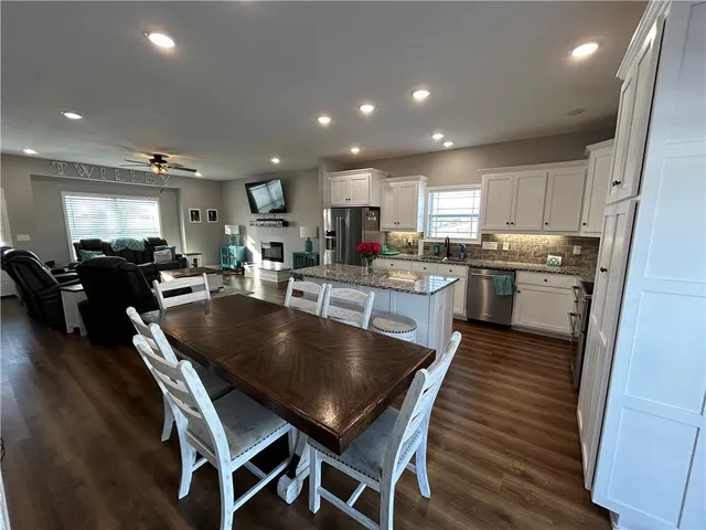 $550,000 | 305 Southwest 11th Road, Warrensburg, MO 64093