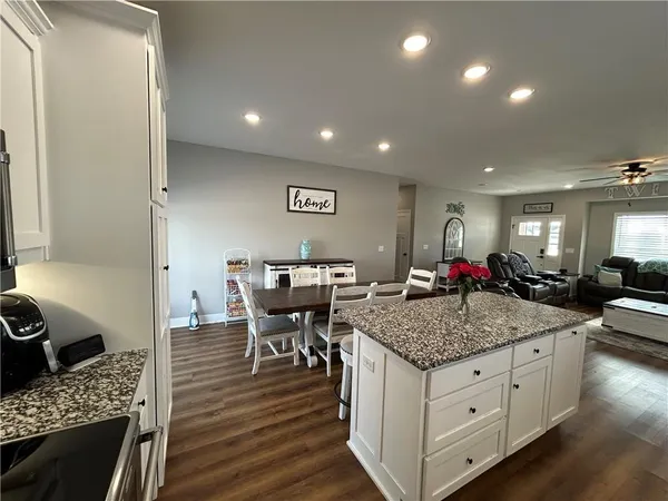 $539,900 | 305 Southwest 11th Road, Warrensburg, MO 64093