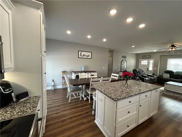 $550,000 | 305 Southwest 11th Road, Warrensburg, MO 64093