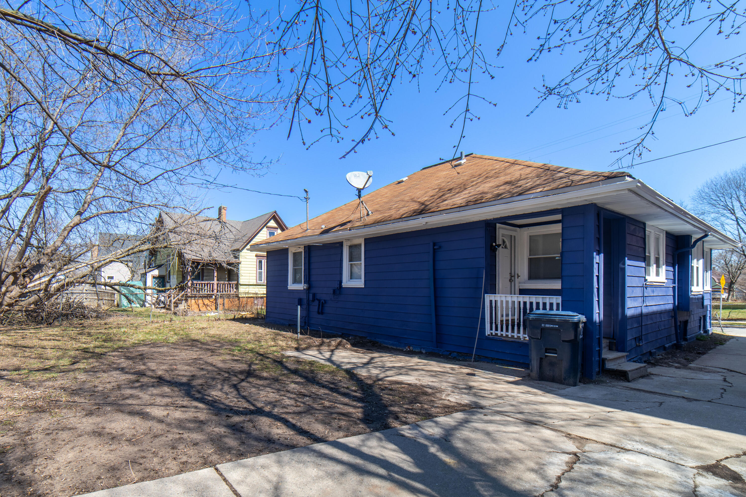 3409 Vel R. Phillips Avenue Milwaukee, WI 53212 - Photo 23 of 23 Driveway