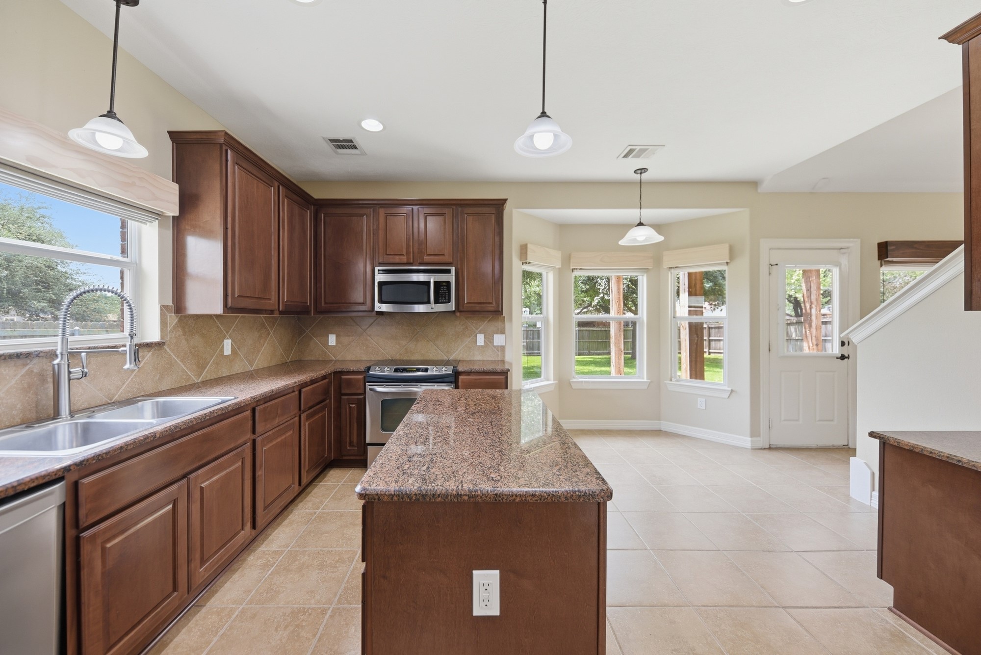 1109 Walnut Bend Brenham, TX 77833 - Photo 4 of 43