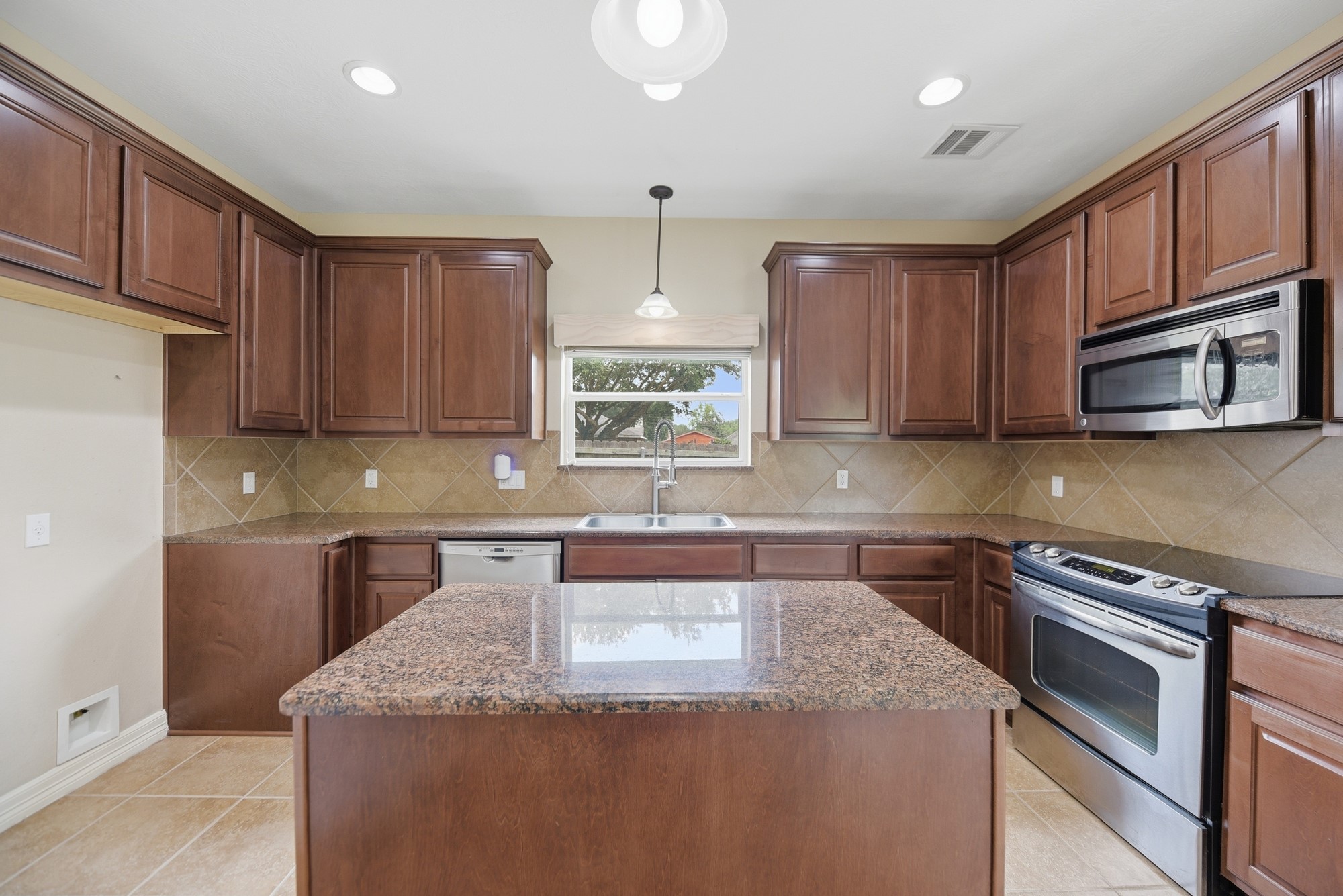 1109 Walnut Bend Brenham, TX 77833 - Photo 5 of 43