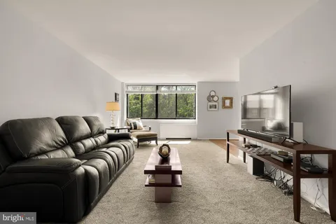 $305,000 | 4390 Lorcom Lane, Unit 510, Arlington, VA 22207