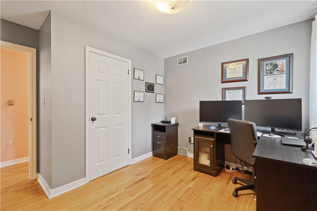 115 Maruth Drive Pittsburgh, PA 15237 - Photo 18 of 30 a workspace with a desk and chair