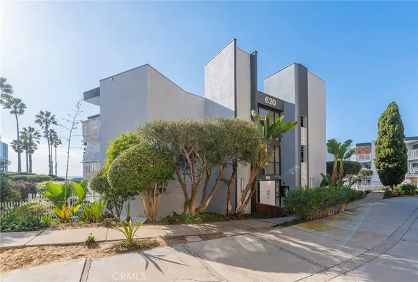 a front view of multi story residential apartment building with yard