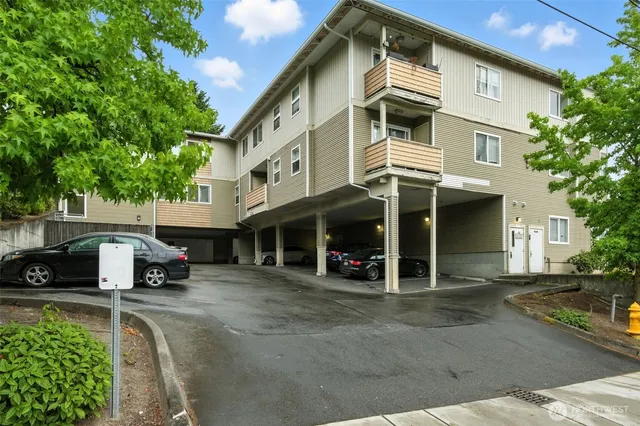 $240,000 | 11424 1st Avenue South, Unit 204, Seattle, WA 98168