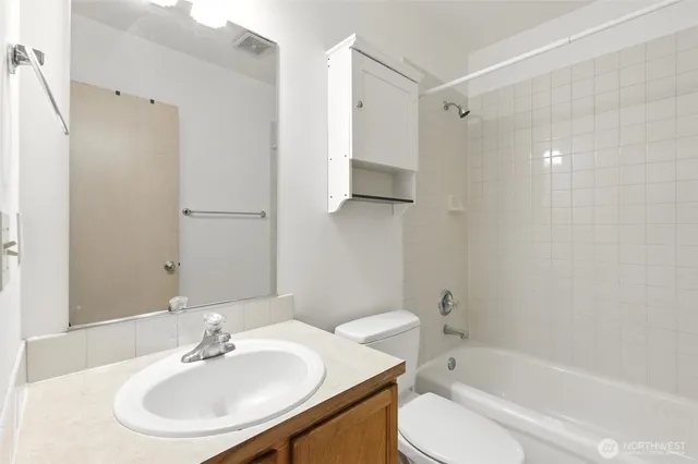 $240,000 | 11424 1st Avenue South, Unit 204, Seattle, WA 98168