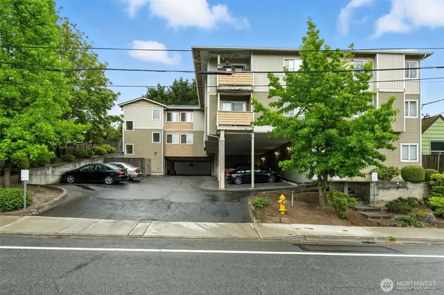 $240,000 | 11424 1st Avenue South, Unit 204, Seattle, WA 98168