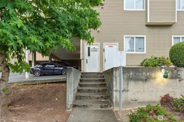 $240,000 | 11424 1st Avenue South, Unit 204, Seattle, WA 98168