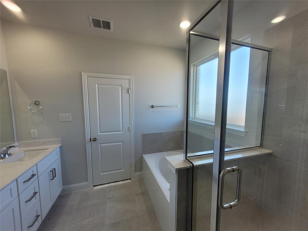 2702 Island Palm Court Forney, TX 75126 - Photo 6 of 15 a bathroom with shower sink and mirror