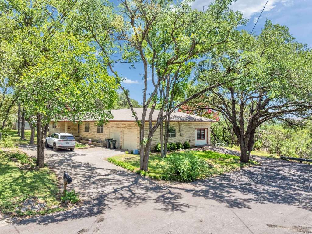 508 Morris Drive Georgetown, TX 78628 - Photo 19 of 40 Ranch-style home with asphalt driveway and an attached garage