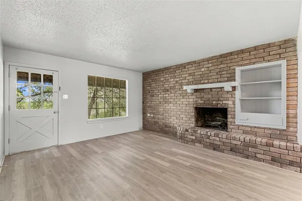 $950 | 2530 East US Highway 377, Unit 9, Granbury, TX 76049