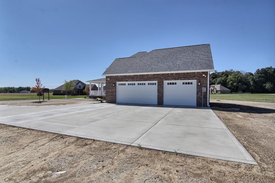 6072 Bluegrass Road Kokomo, IN 46901 - Photo 4 of 29