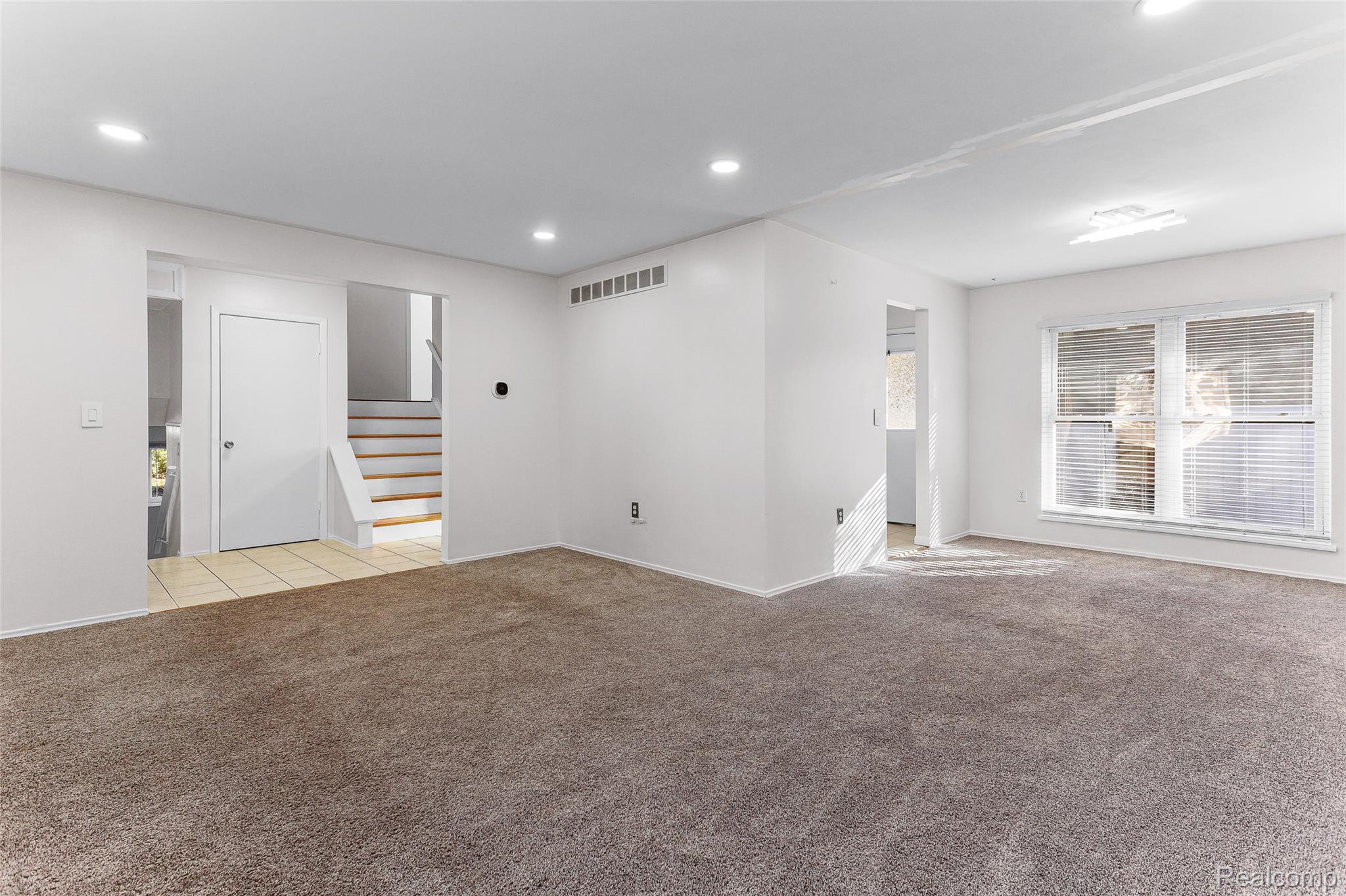 22582 Winfield Road Novi, MI 48375 - Photo 7 of 37 IMG_3067.jpg