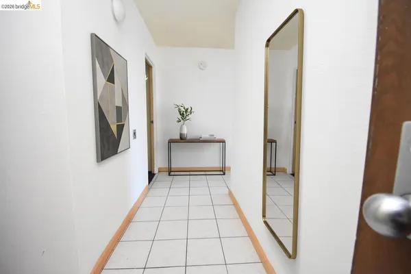 a view of an entryway and livingroom in right side