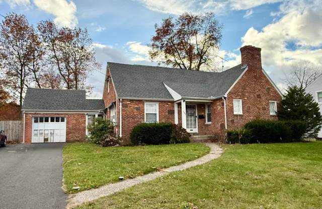 $285,000 | 152 Oakland Avenue, New Britain, CT 06053