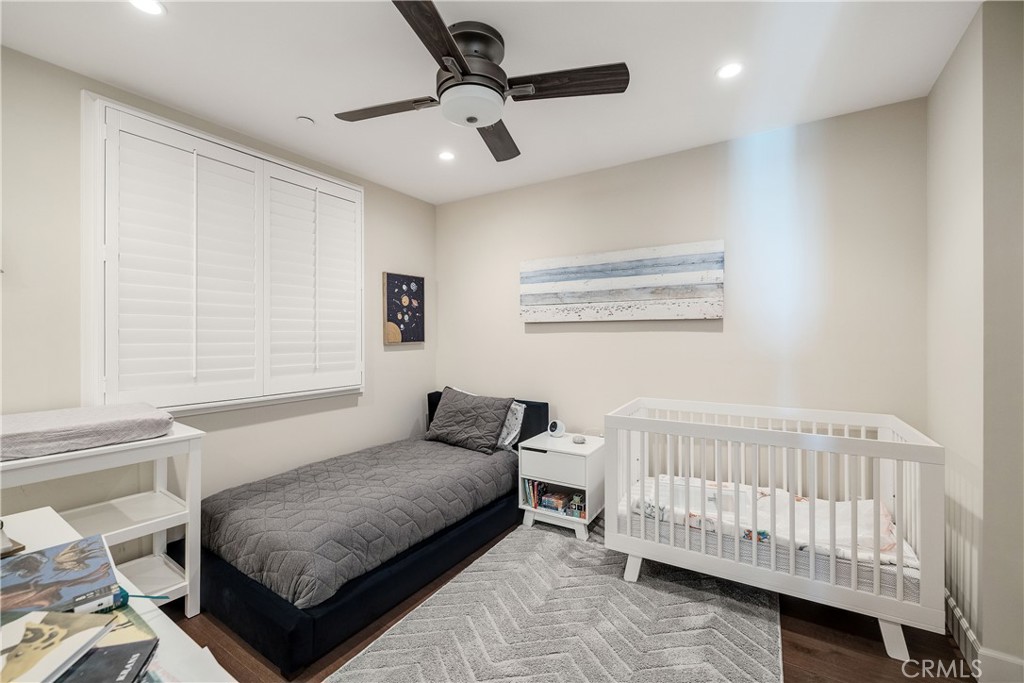 124 23rd Street Manhattan Beach, CA 90266 - Photo 40 of 50 a bedroom with a bed and a window