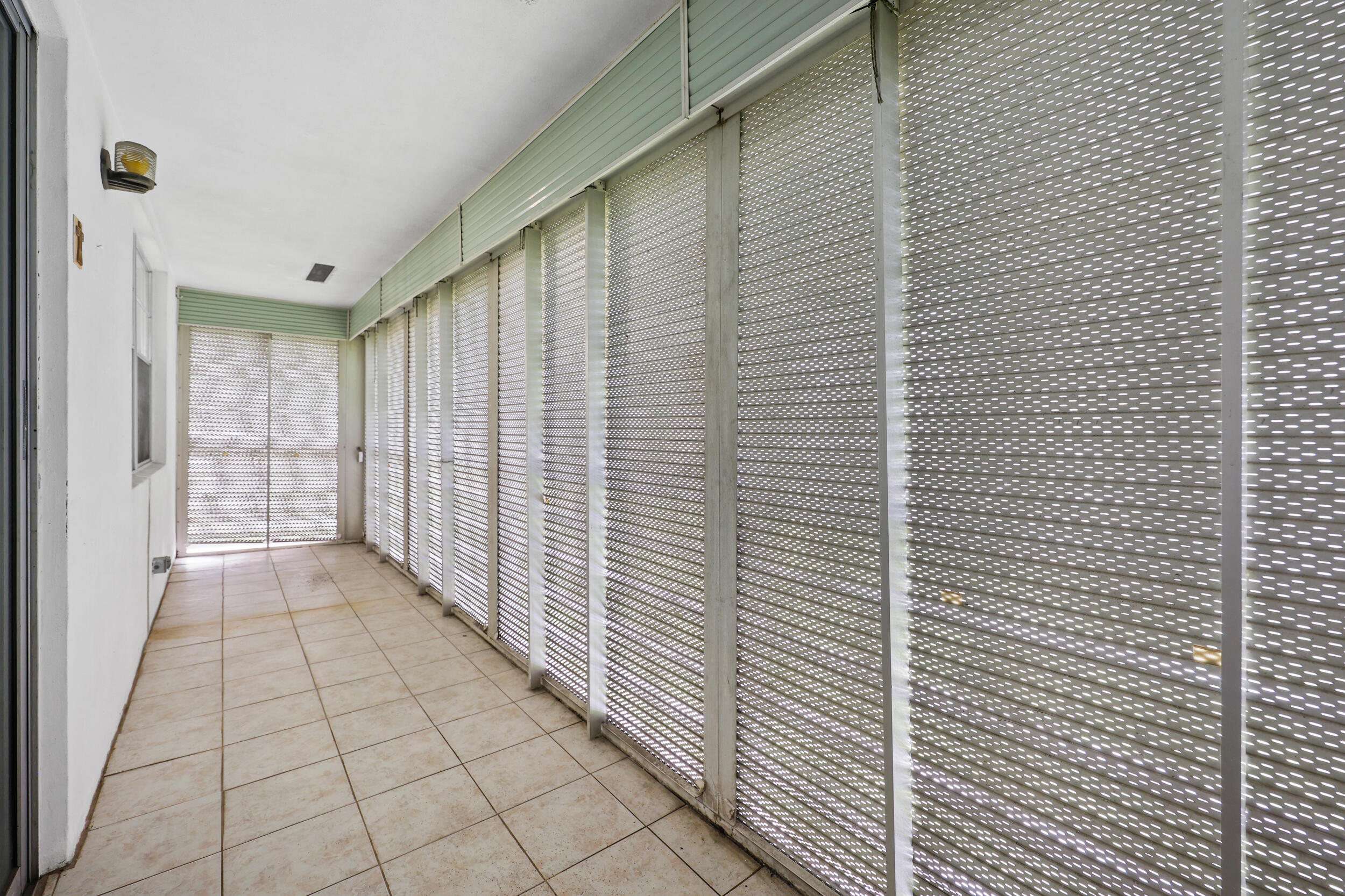 392 Markham R Deerfield Beach, FL 33442 - Photo 23 of 30 19_453a7467