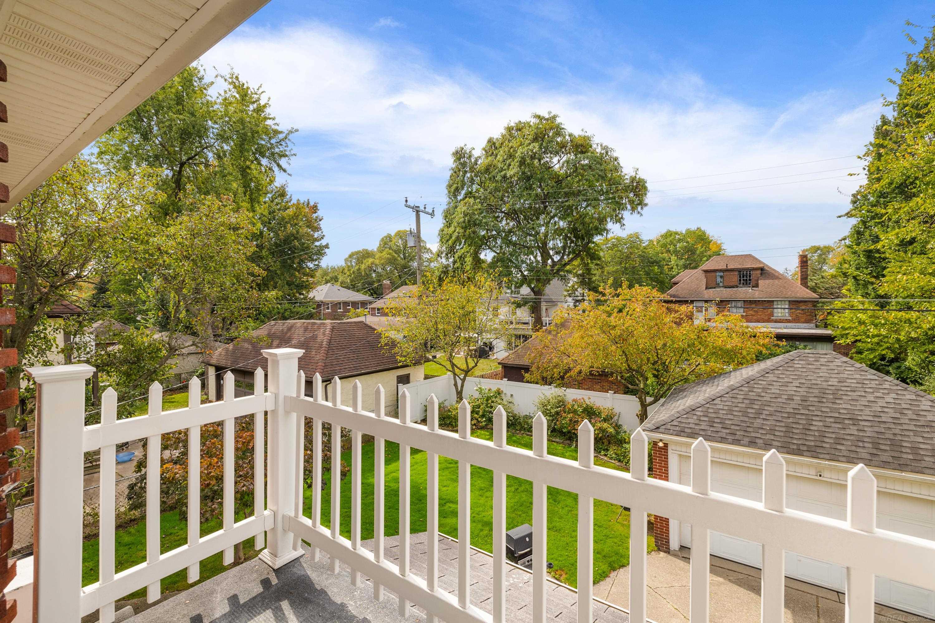 1371 Bedford Road Grosse Pointe, MI 48230 - Photo 41 of 44 50124154-42.JPG