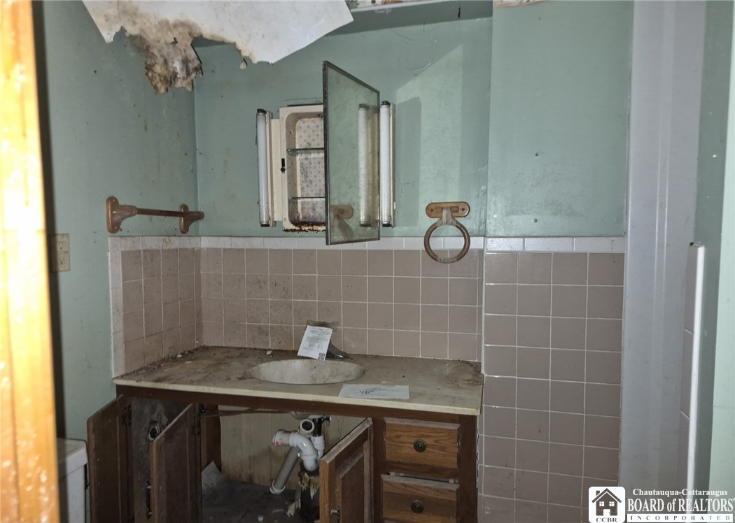 2552 Thornton Road Charlotte, NY 14782 - Photo 14 of 17 Full bath in basement