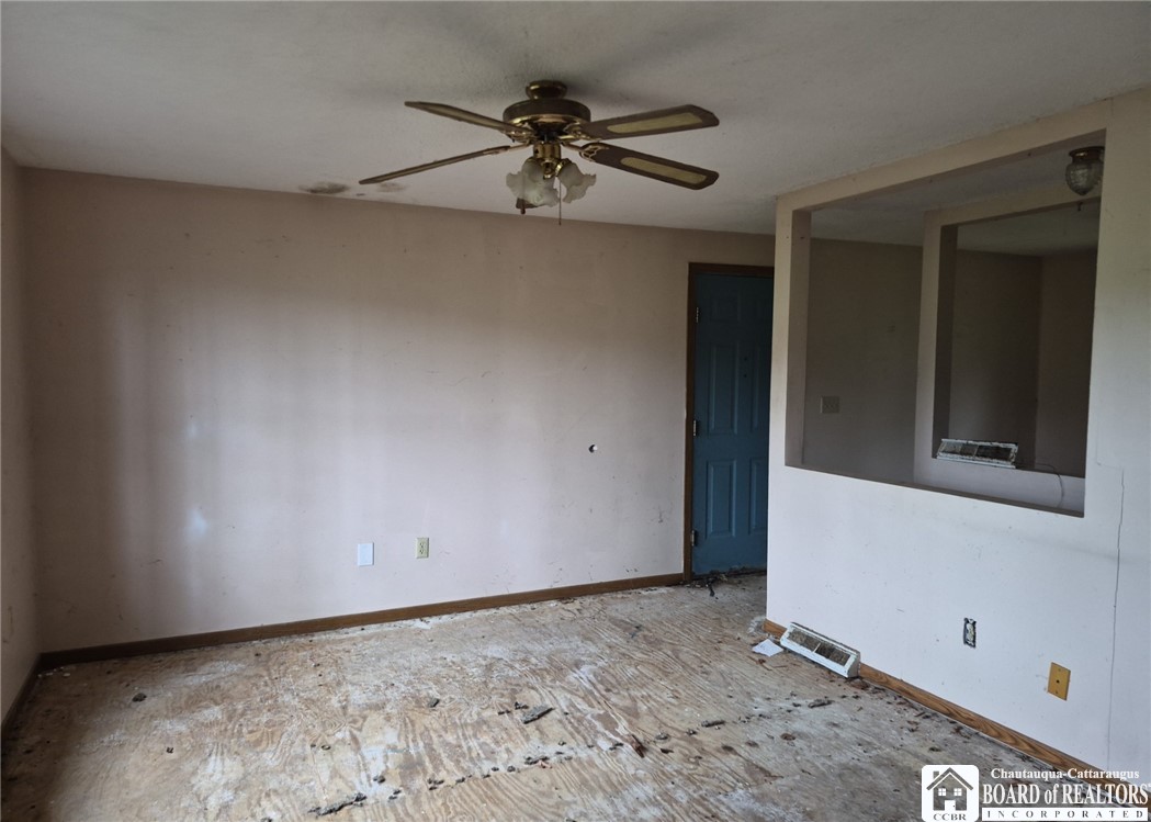 2552 Thornton Road Charlotte, NY 14782 - Photo 5 of 17 Living room