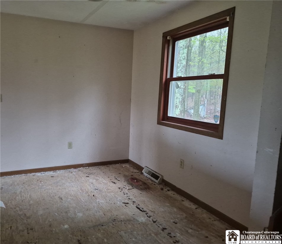 2552 Thornton Road Charlotte, NY 14782 - Photo 6 of 17 Dining room