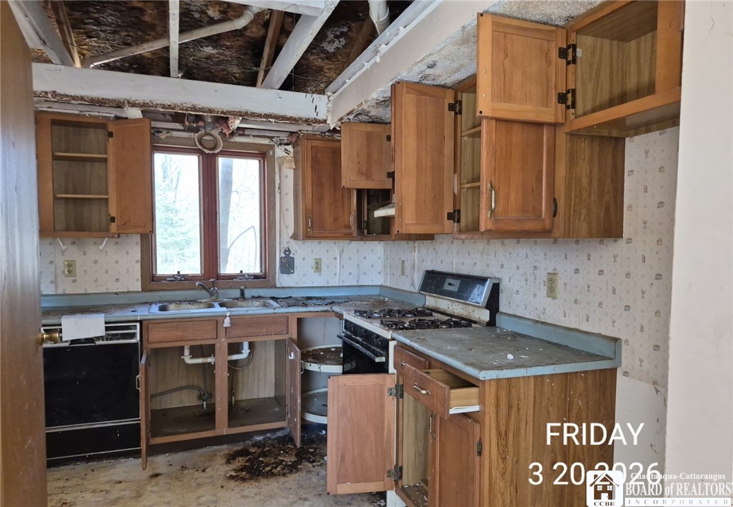 2552 Thornton Road Charlotte, NY 14782 - Photo 7 of 17 Kitchen