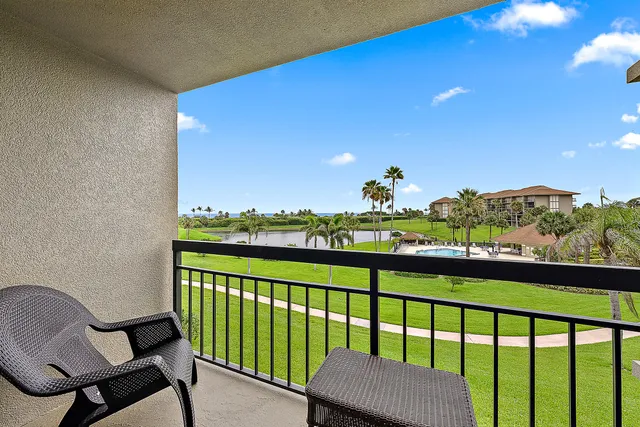 $800,000 | 301 South Seas Drive, Unit 305, Jupiter, FL 33477