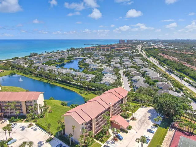 $800,000 | 301 South Seas Drive, Unit 305, Jupiter, FL 33477