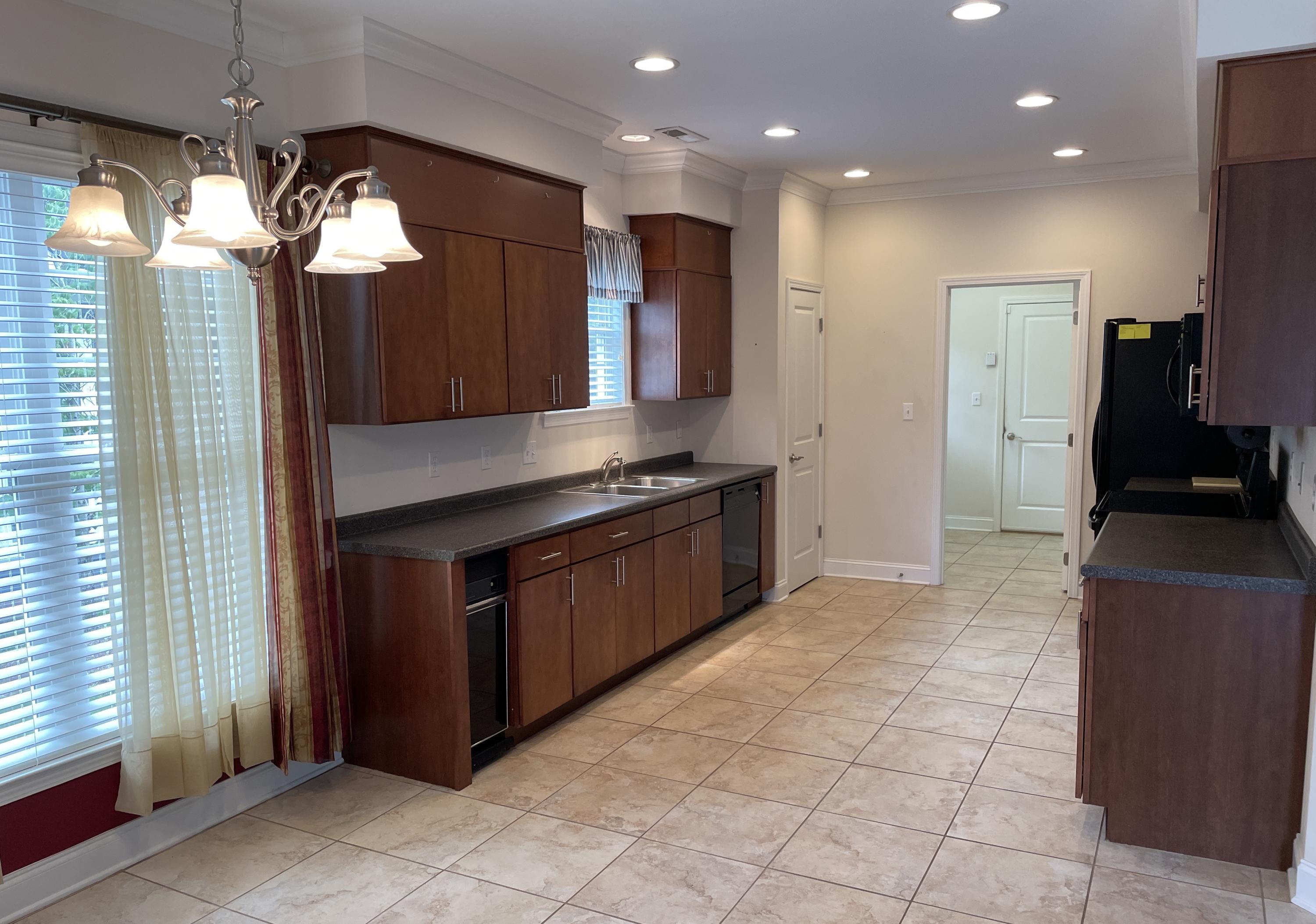 131 Liberty Court Oak Ridge, TN 37830 - Photo 10 of 23 kitchen