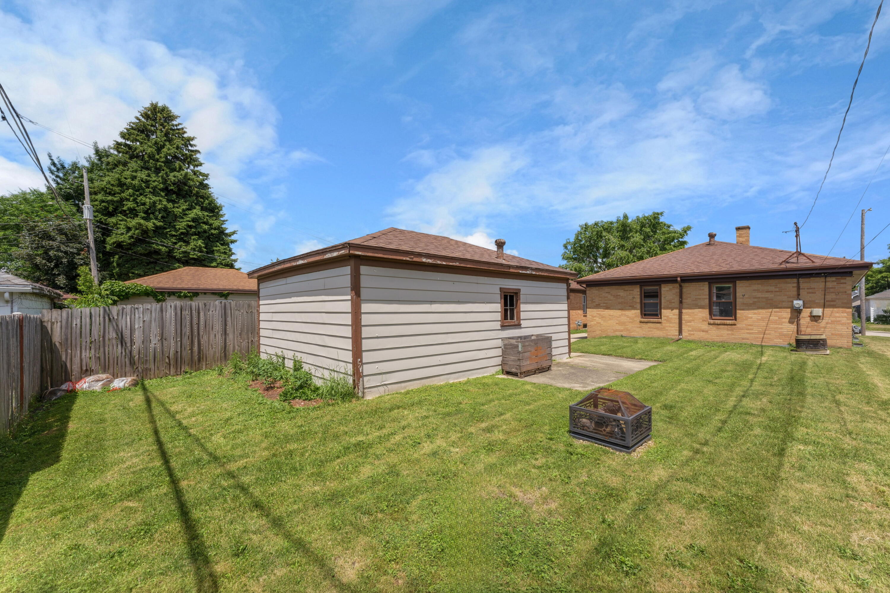 2621 Gilson Street Racine, WI 53403 - Photo 17 of 18 Yard