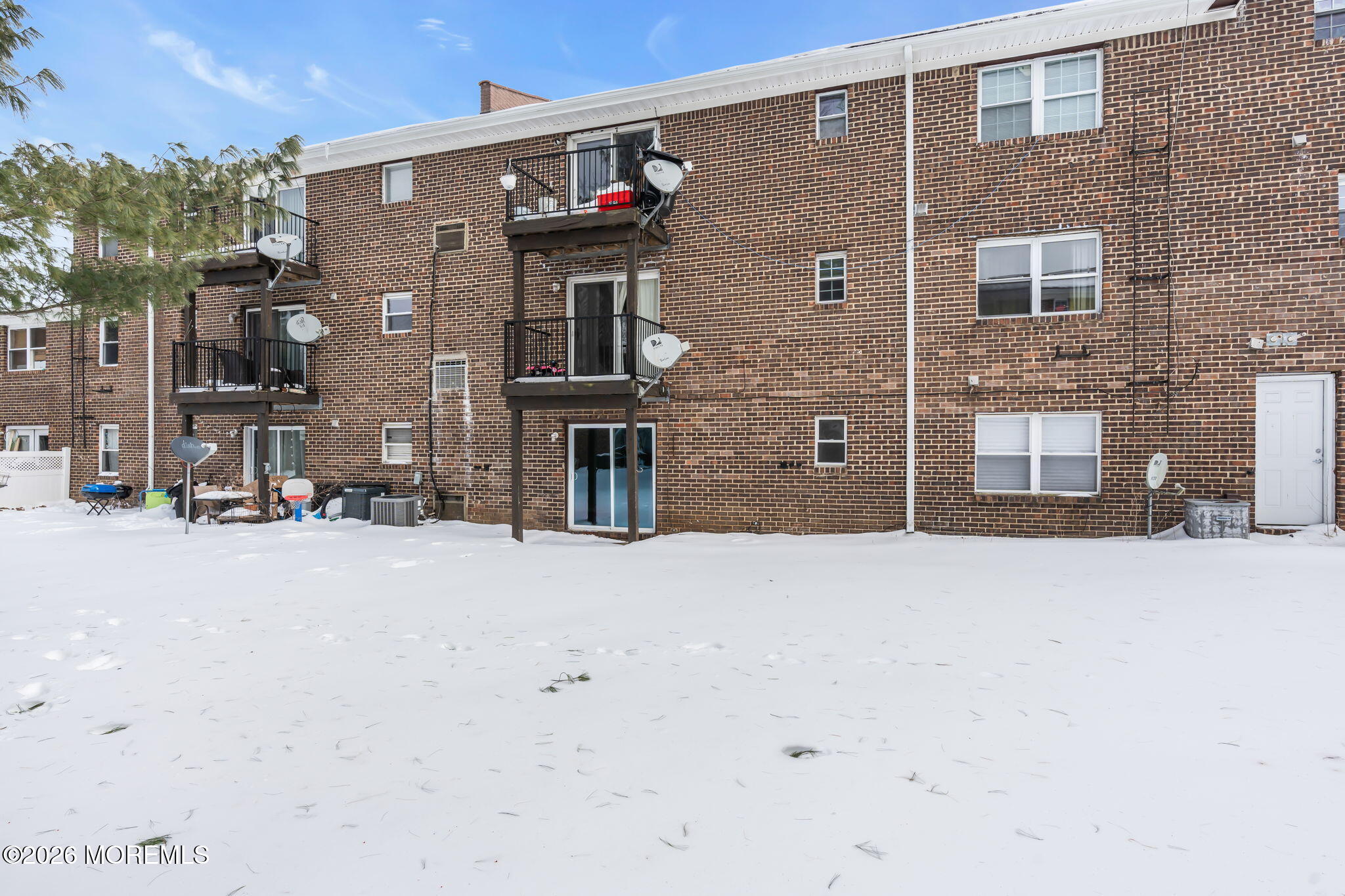 306 Sawmill Road, Unit 182 Brick, NJ 08724 - Photo 12 of 24 a front view of a house with a yard