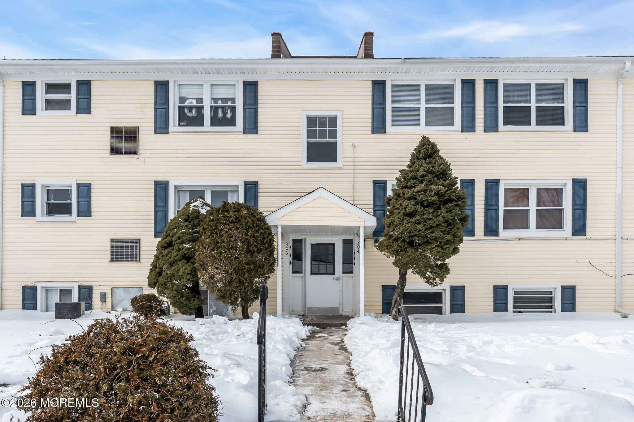 306 Sawmill Road, Unit 182 Brick, NJ 08724 - Photo 10 of 24 a view of a house with a patio