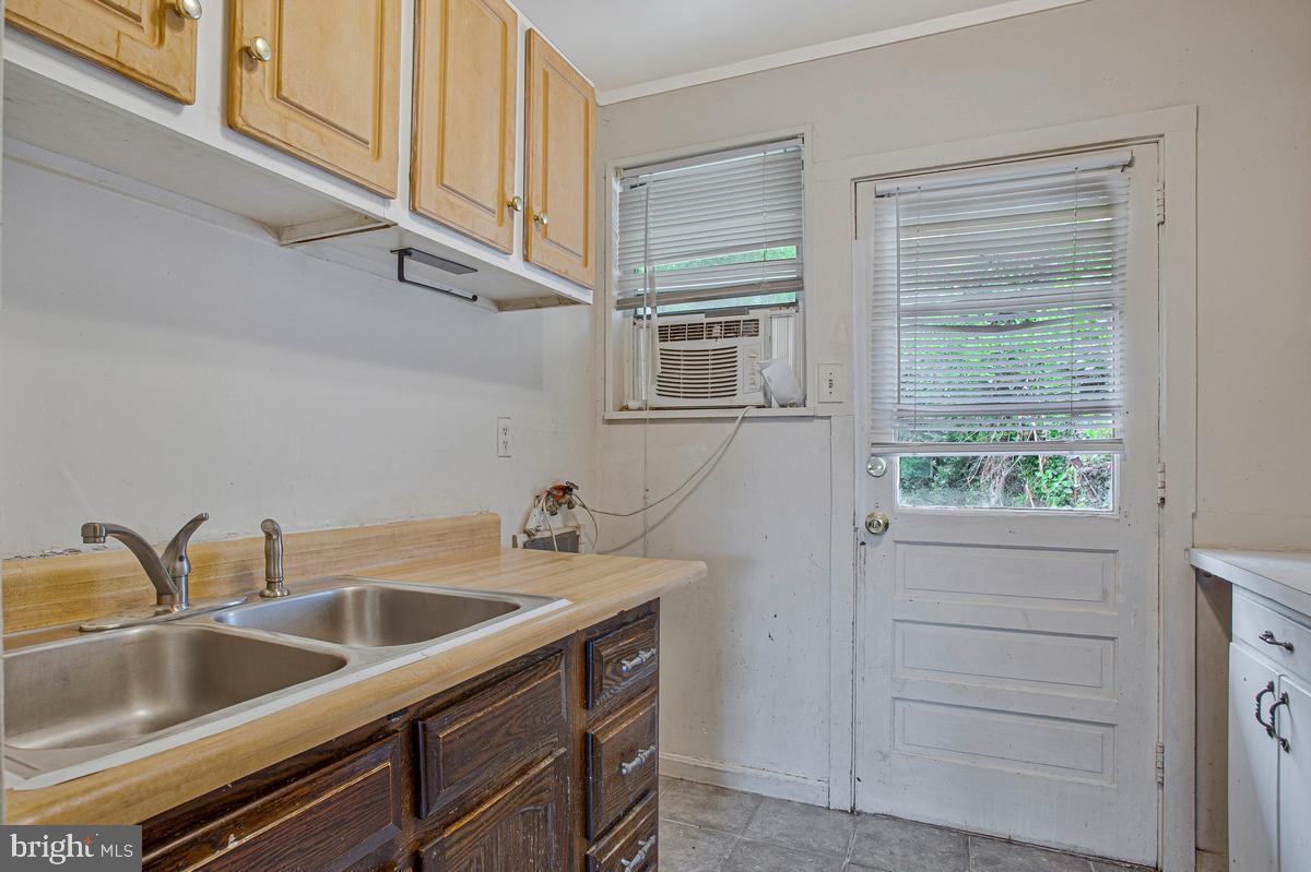 7728 Oxman Road Landover, MD 20785 - Photo 12 of 27