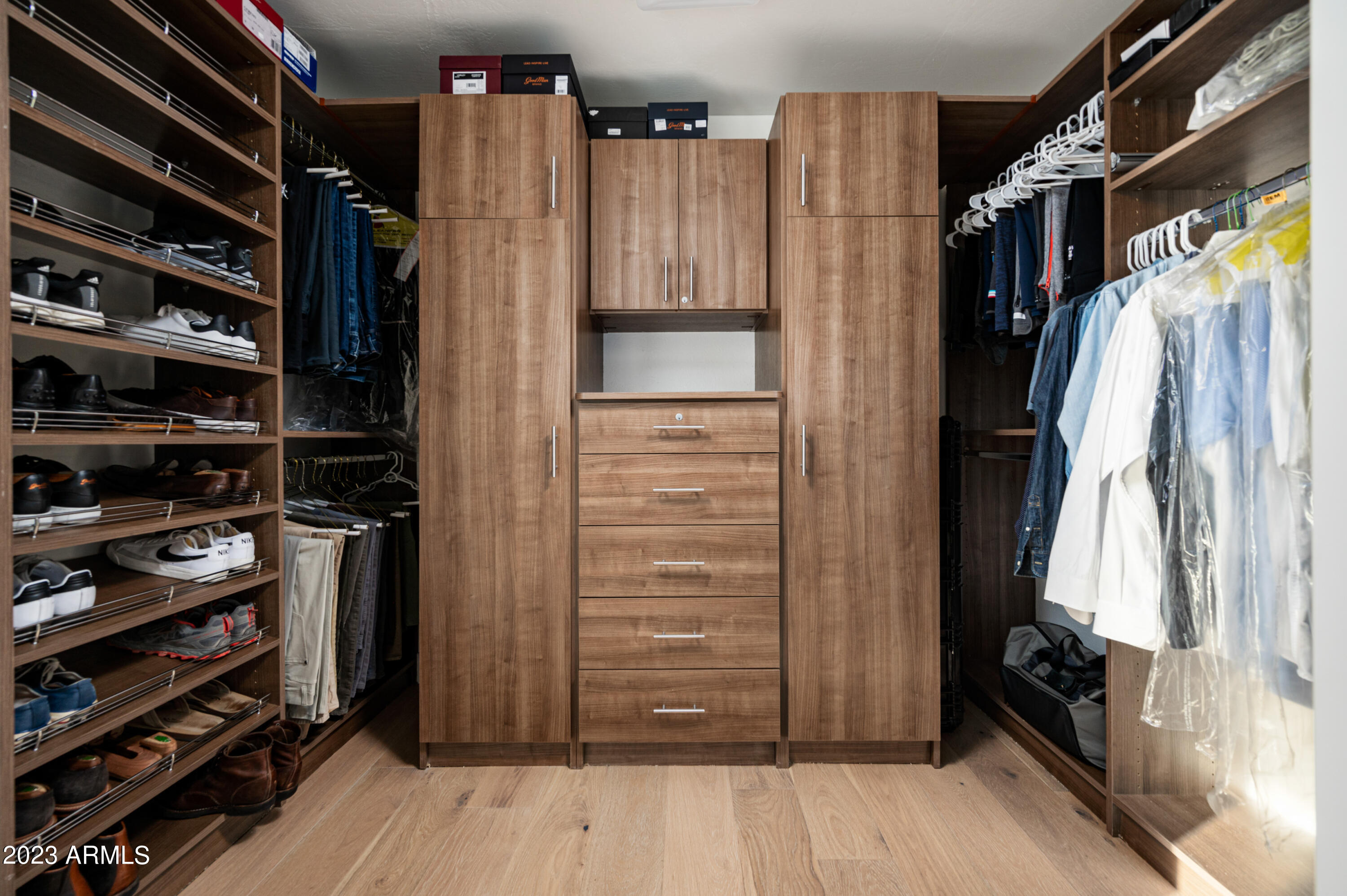 5716 North Scottsdale Road Paradise Valley, AZ 85253 - Photo 16 of 24 Primary closet