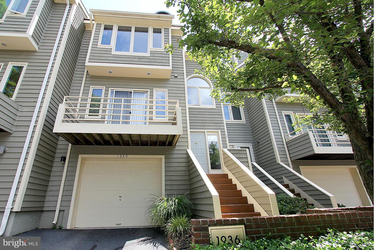 1936 Lakeport Way Reston, VA 20191 - Photo 1 of 22 Exterior (Front)