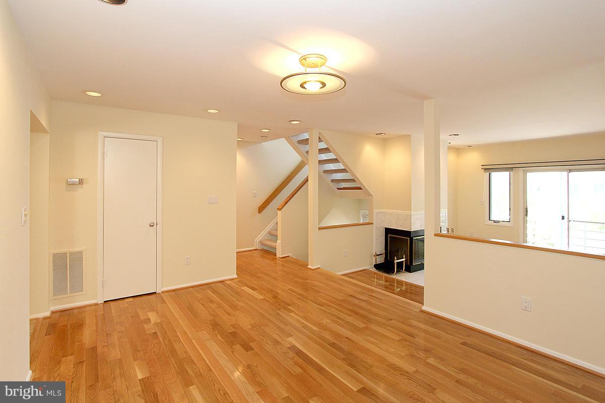 1936 Lakeport Way Reston, VA 20191 - Photo 3 of 22 Interior (General)