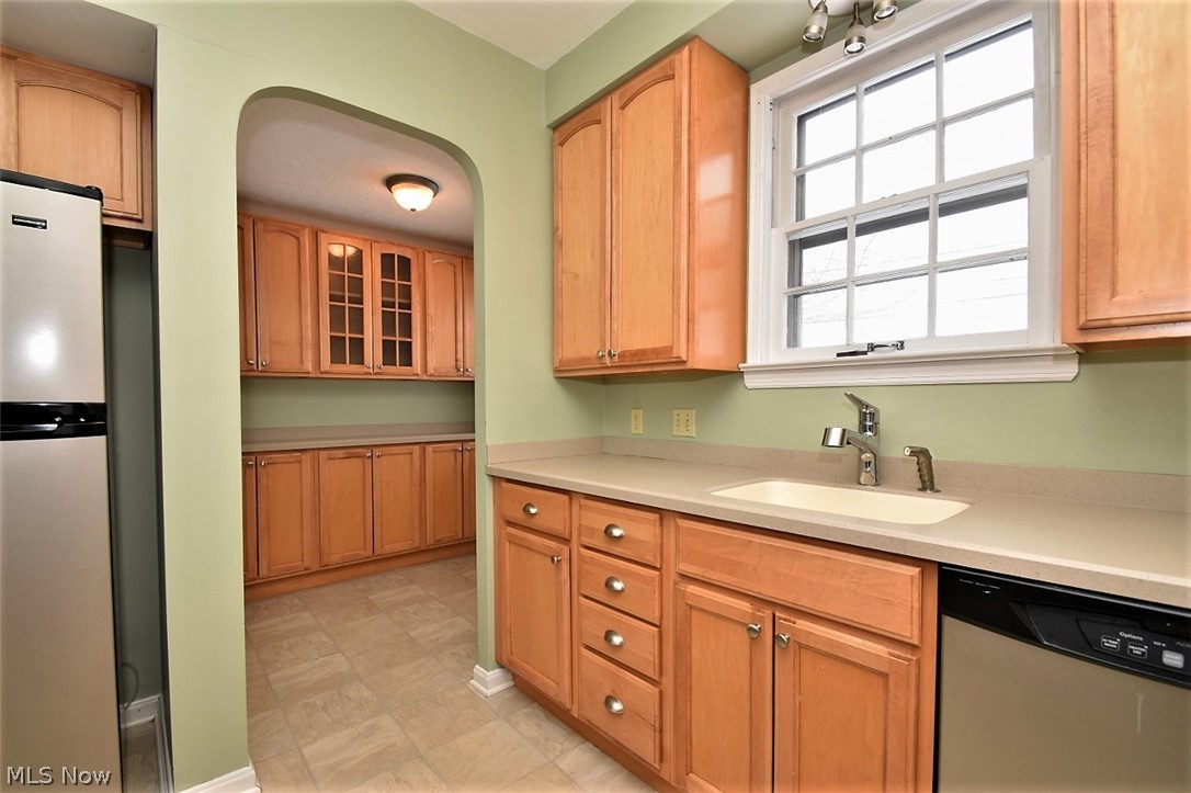2315 Saybrook Road Cleveland, OH 44118 - Photo 9 of 29