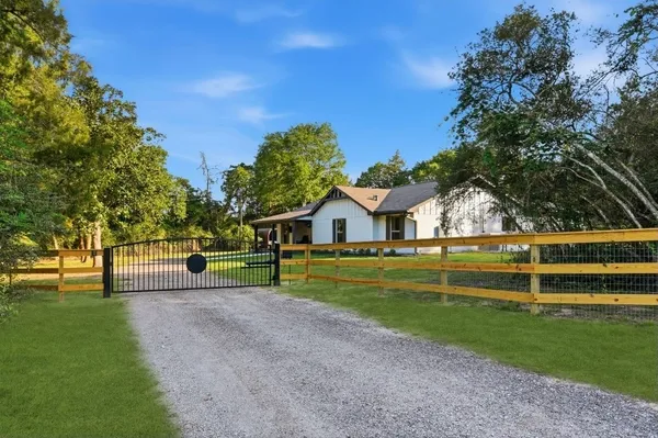 $680,000 | 486 Hickory Creek Road, Bellville, TX 77418