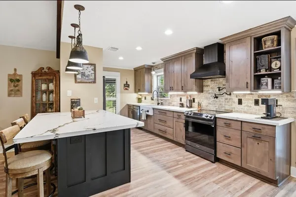 $680,000 | 486 Hickory Creek Road, Bellville, TX 77418