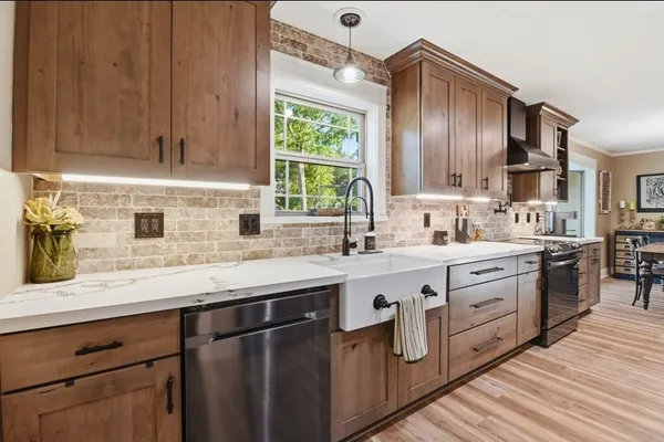 $680,000 | 486 Hickory Creek Road, Bellville, TX 77418