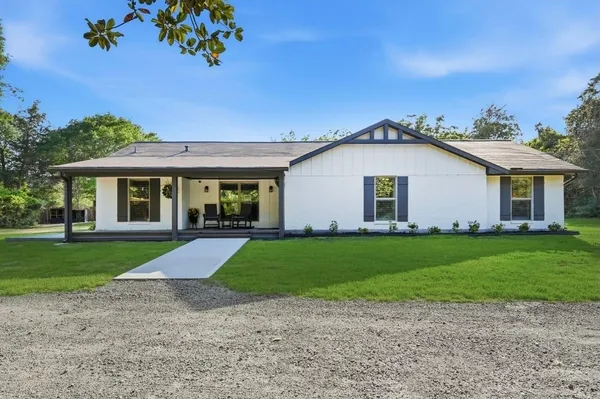 $680,000 | 486 Hickory Creek Road, Bellville, TX 77418