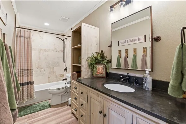 $680,000 | 486 Hickory Creek Road, Bellville, TX 77418