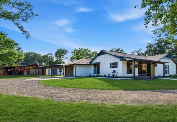 $680,000 | 486 Hickory Creek Road, Bellville, TX 77418