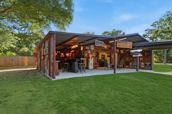 $680,000 | 486 Hickory Creek Road, Bellville, TX 77418