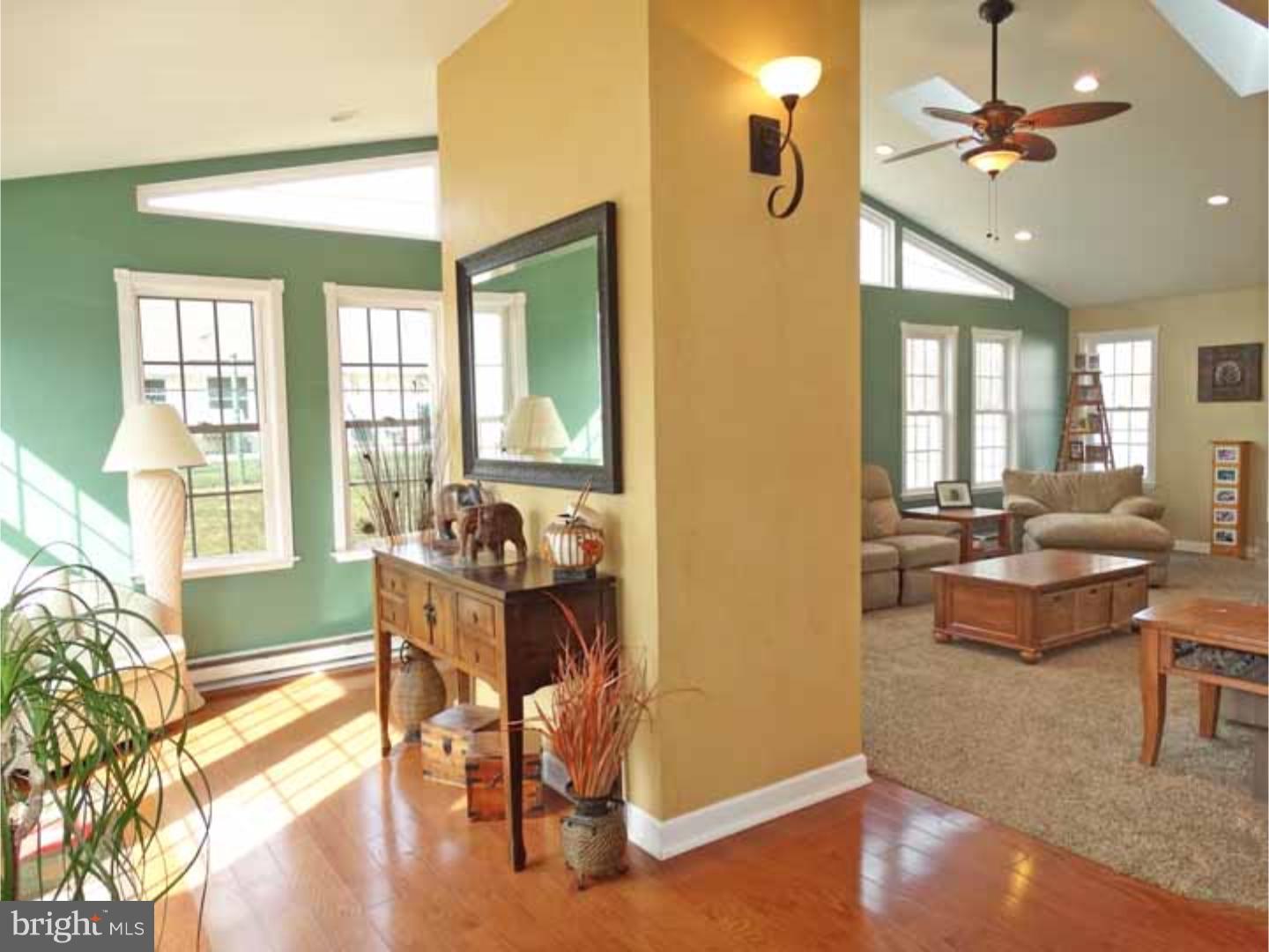 25 Cactus Road Levittown, PA 19057 - Photo 11 of 25 Family Room