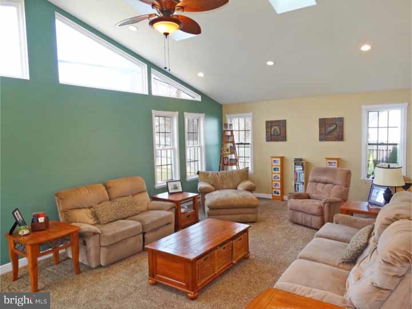 25 Cactus Road Levittown, PA 19057 - Photo 12 of 25 Family Room