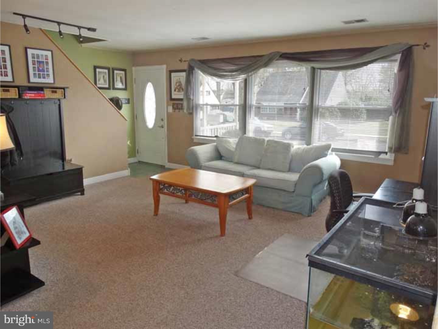 25 Cactus Road Levittown, PA 19057 - Photo 3 of 25 Living Room